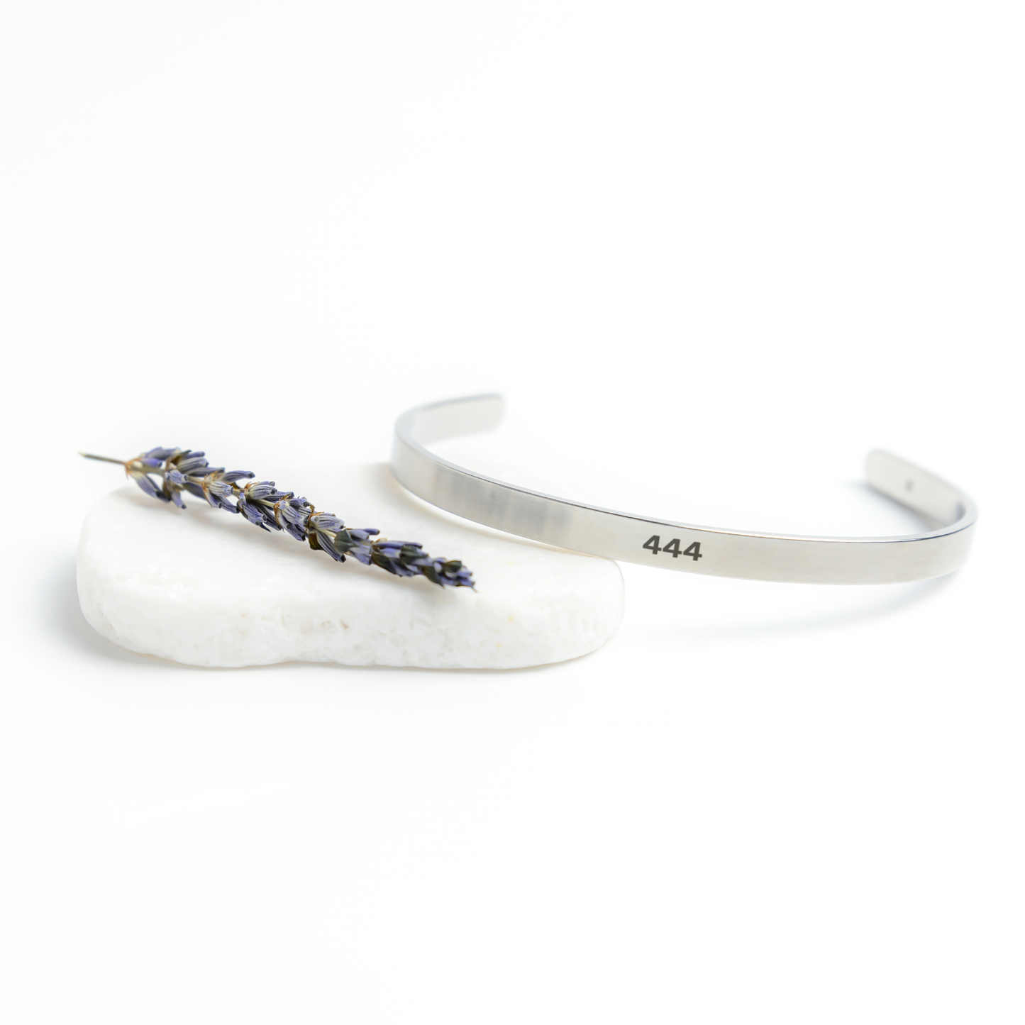Cuff_Bracelet_-_444_Silver_Lifestyle_03_Mockup.png